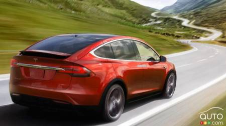 The NHTSA is looking into Reports of Teslas Accelerating Unexpectedly… and That Could Impact up to 500,000 vehicles